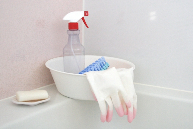 お風呂の掃除道具「スポンジ」と「バスマジックリン」の最適な収納方法